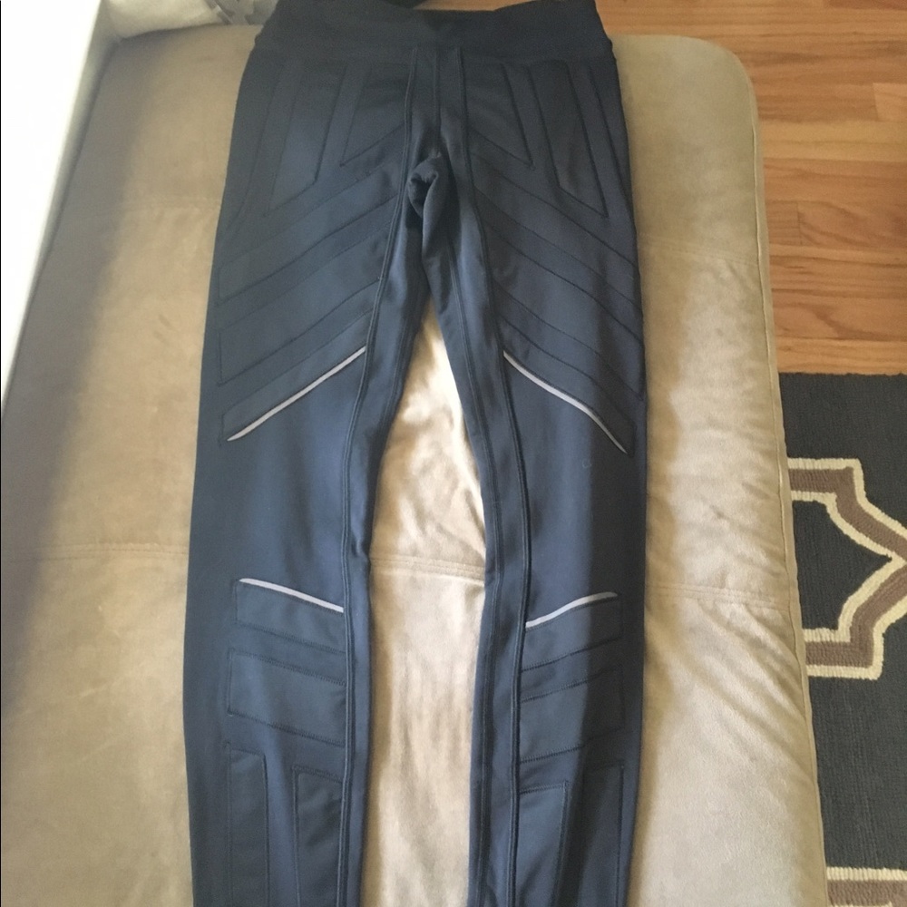 LAST HOURS OR WILL BE DONATED!

Lululemon High waisted Moto leggings - Picture 2 of 4